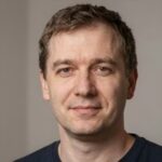Довольный клиент Mitra Jaya Teknik после изучения технического разбора волатильности в онлайн-слотах High Roller